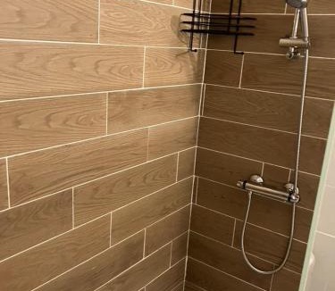 Notre-Dame-de-Londres Apartment | appartement deux pieces