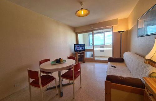 Saint-Hilaire-de-Riez Apartment | Appartement 2 pièces avec balcon proche plage et commerces à Saint-Hilaire-de-Riez - FR-1-224C-21