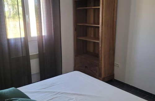 Saint-Jean-de-Serres Apartment | Appartement calme et nature