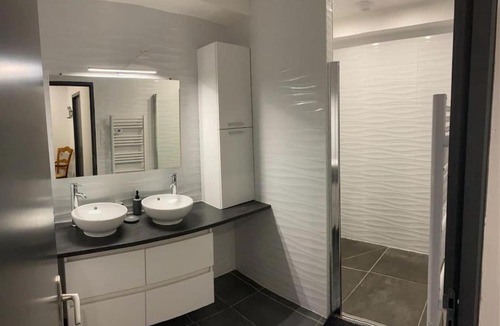 Saint-Jean-de-Serres Apartment | Appartement calme et nature