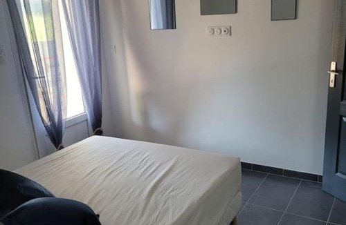 Saint-Jean-de-Serres Apartment | Appartement calme et nature