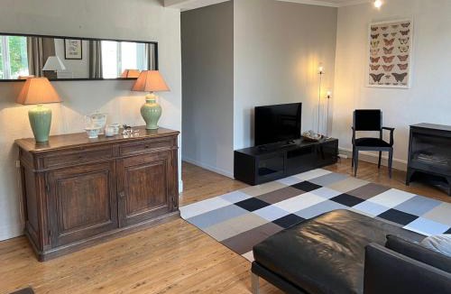 Saint-Pierre-d'Autils Apartment | Appartement 1er étage dans maison de maître