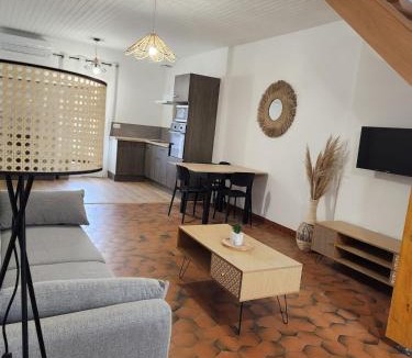 Villeneuve-la-Comptal Apartment | Appartement refait à neuf