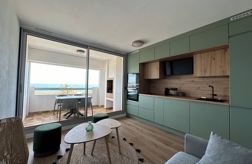 Saint-Cyprien Plage Apartment | Appartement Front de mer Avec Piscine et Accès Direct Plage à Saint Cyprien