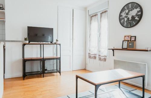 Anatole France Danton Apartment | Appartement - Gabi