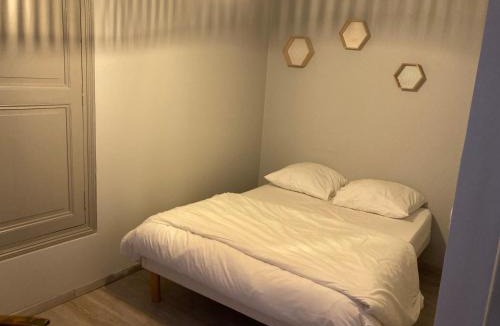 Chateau-du-Loir Apartment | Appartement Hôtel de la Gare 3 chambres