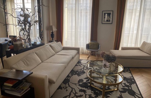 17th Arrondissement Apartment | Appartement Haussmannien Parisien Plein Coeur de Paris