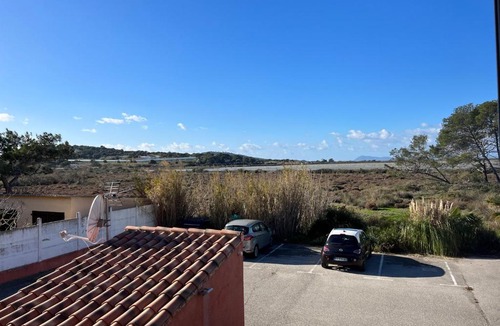 Giens Apartment | Appartement Hyères - La Bergerie 200m plage Calme Vue nature 1 chambre 4 personnes Parking - Erica