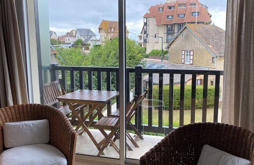 Blonville-sur-Mer Apartment | Appartement in Center of Blonville sur Mer for 4 (could do 5) near the Beach