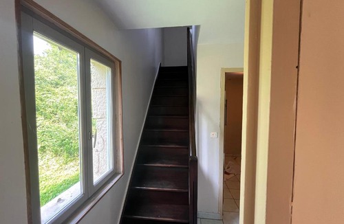 Cuvres-et-Valsery Apartment | Appartement indépendant dans maison en pierre