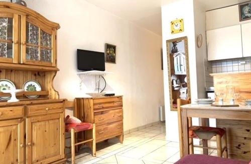 Balaruc-les-Bains Apartment | Appartement idéal près des Thermes de Balaruc avec balcon et parking privé - FR-1-503-16