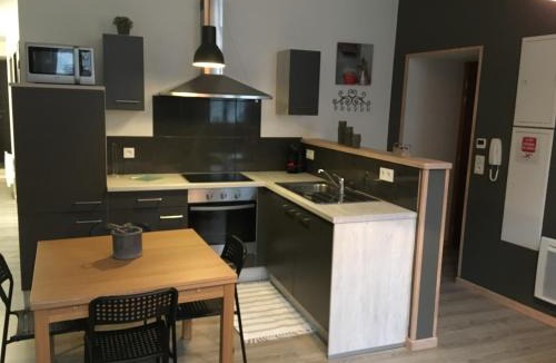 Givet Apartment | Appartement impeccable en centre ville