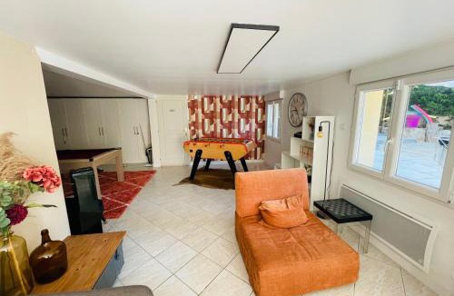 Boissy-l'Aillerie Apartment | Appartement indépendant dans maison avec piscine privée