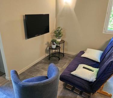 Chancelade Apartment | Appartement indépendant : tranquillité, forêt et piscine