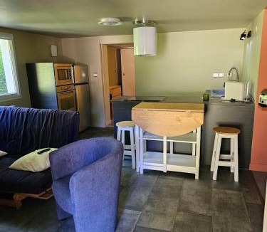 Chancelade Apartment | Appartement indépendant : tranquillité, forêt et piscine