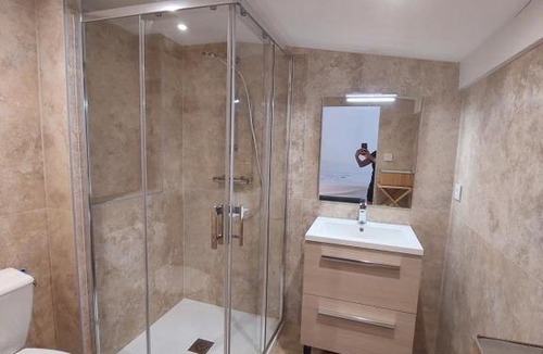 Euzet-les-Bains Apartment | Appartement indépendant dans villa