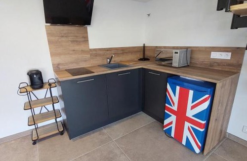Euzet-les-Bains Apartment | Appartement indépendant dans villa
