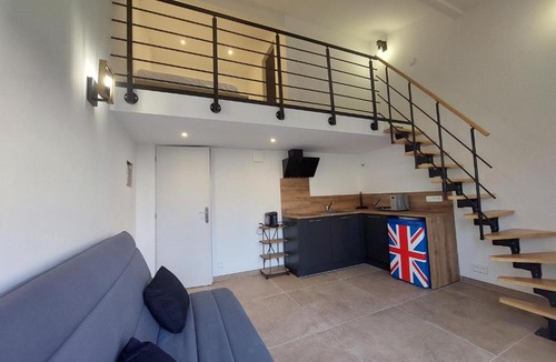 Euzet-les-Bains Apartment | Appartement indépendant dans villa