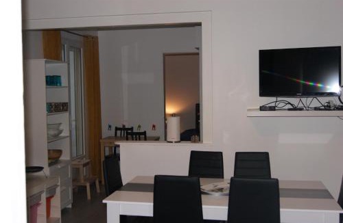 Cote Ouest Ormeaux Apartment | appartement individuelle refais a neuf,ds maison de maître,6 couchages dont un lit kingsize,cuisine avec lave vaisselle,rue privative pour se garer, accessibilité au jardin