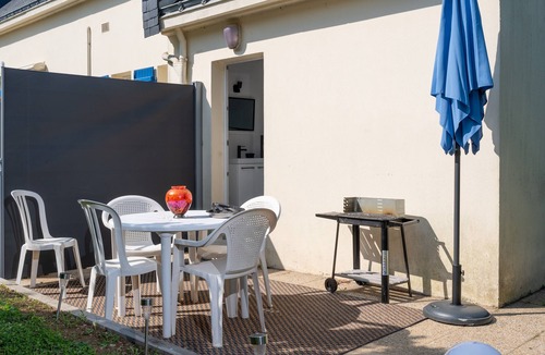 Damgan Apartment | 'Appartement Ker Glaz' with Private Terrace and Wi-Fi