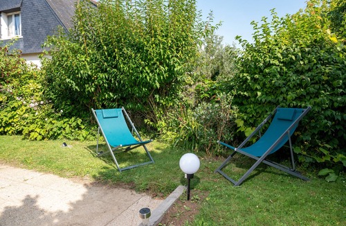 Damgan Apartment | 'Appartement Ker Glaz' with Private Terrace and Wi-Fi