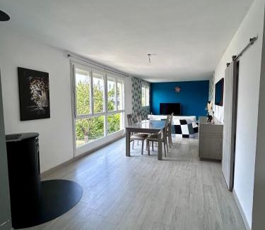 Chammes Apartment | Appartement "la cité des roses"