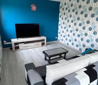 Chammes Apartment | Appartement "la cité des roses"