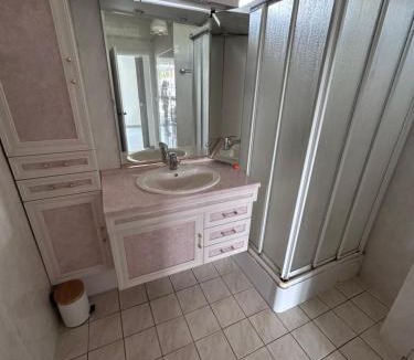 Chammes Apartment | Appartement "la cité des roses"