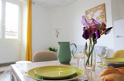 Villeneuve-de-Berg Apartment | Appartement le Mimosa - Apparts Cosy