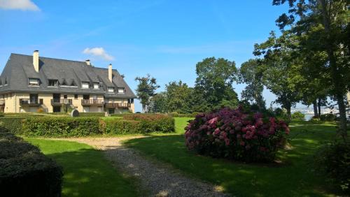 Equemauville Apartment | Appartement Le Louis Dort au calme