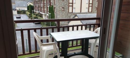 Saint-Mamet Apartment | Appartement Luchon idéal curiste, ski et randonnée
