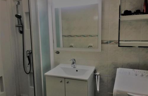 Balaruc-les-Bains Apartment | Appartement lumineux près des Thermes - Animaux admis - 42m² - FR-1-503-62