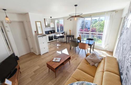 Vernay Apartment | Appartement lumineux avec parking gratuit, accès Lyon rapide