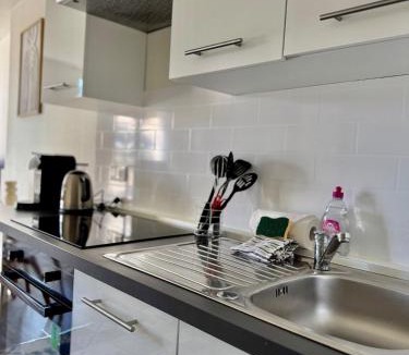 Hastings Apartment | Appartement lumineux avec vue sur les clochers