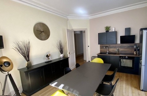 Poincare - Foch - Anatole France - Croix de Bourgogne Apartment | Appartement Luxe ****-Apartment-Deluxe-Mobility bath-City View