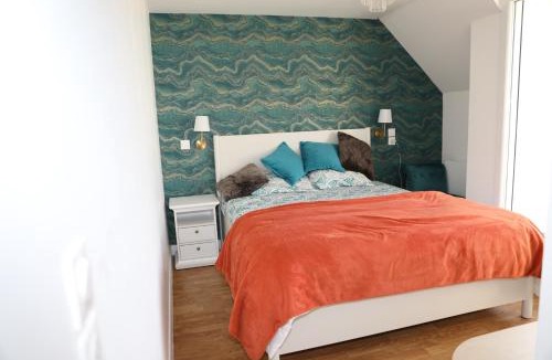 Le Bourget Apartment | Appartement Luxe Floral Stay 15 Min To CDG And Paris