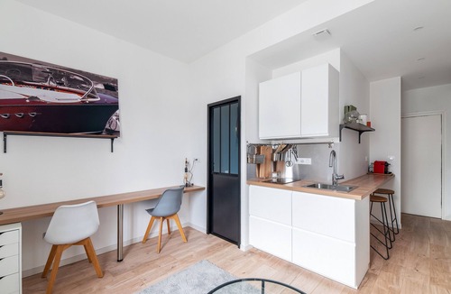 Yves Farge - Le Fleuve Apartment | Appartement Macé - Welkeys