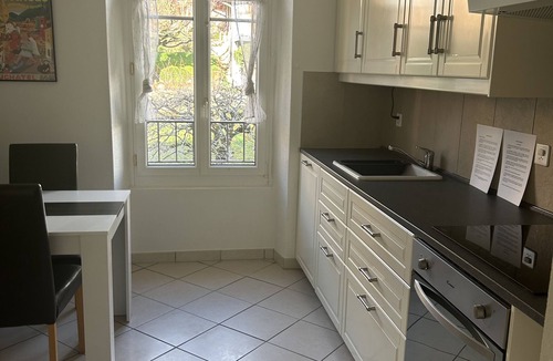 Hauterive Apartment | Appartement Maison Bleue au lac Idéalement Placé et Proche de Tout