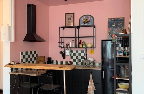 3rd Arrondissement Apartment | Appartement Marseillais Typique Cosy et Coloré au Pied du Métro
