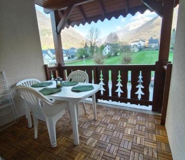 Luz-Saint-Sauveur Apartment | Appartement meublé T3 avec terrasse vue montagne
