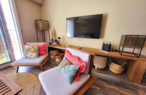 Les Sables d'Olonne Apartment | Appartement moderne rénové - Face mer - Terrasse - WiFi gratuit - FR-1-92-818