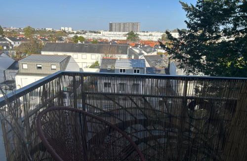 Saint-Herblain Apartment | Appartement moderne avec parking privé Lit connecté LED & rétroprojecteur 5 min Zénith