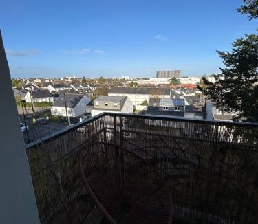 Saint-Herblain Apartment | Appartement moderne avec parking privé Lit connecté LED & rétroprojecteur 5 min Zénith