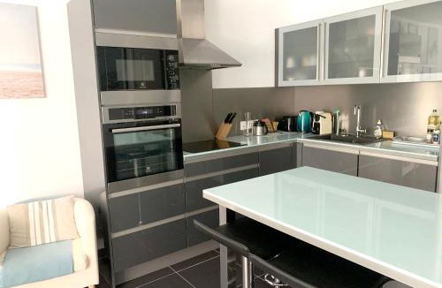 Saint-Victor Apartment | Appartement Moderne à Marseille avec Balcon et Vue sur Jardin