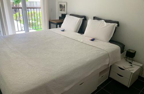 Saint-Victor Apartment | Appartement Moderne à Marseille avec Balcon et Vue sur Jardin