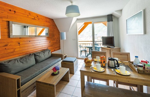 Saint-Mamet Condo | Appartement moderne | Accès piscine + fitness !