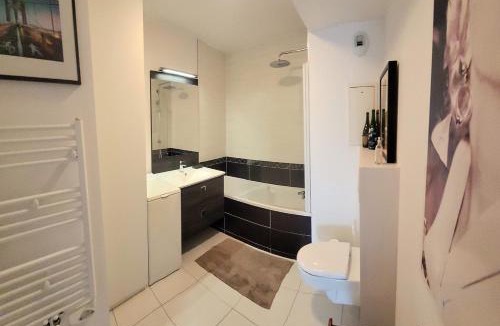 Saint-Gratien Apartment | Appartement moderne avec terrasse - 15min de Paris