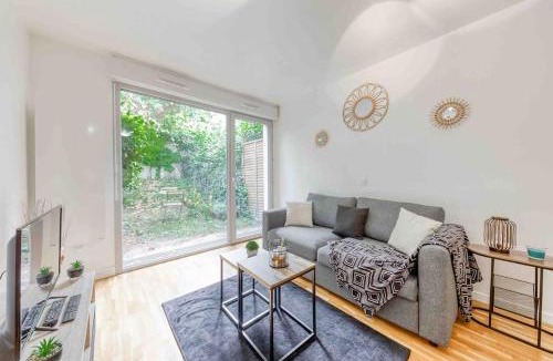 Villejuif Apartment | Appartement moderne, Metro 7, Parking et Jardin