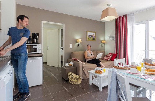Chinon Condo | Appartement Modeste+Piscine | Proche de la rivière