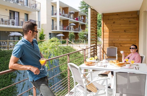 Chinon Condo | Appartement Modeste+Piscine | Proche de la rivière